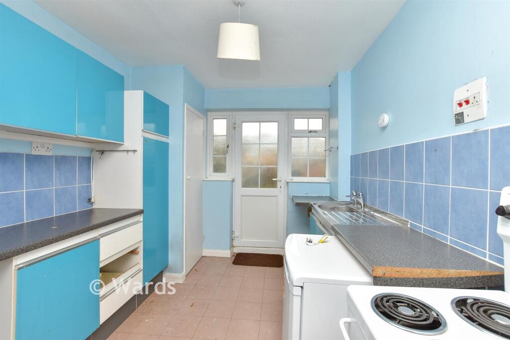 House in Swale, Grove Park, Bobbing - View 4