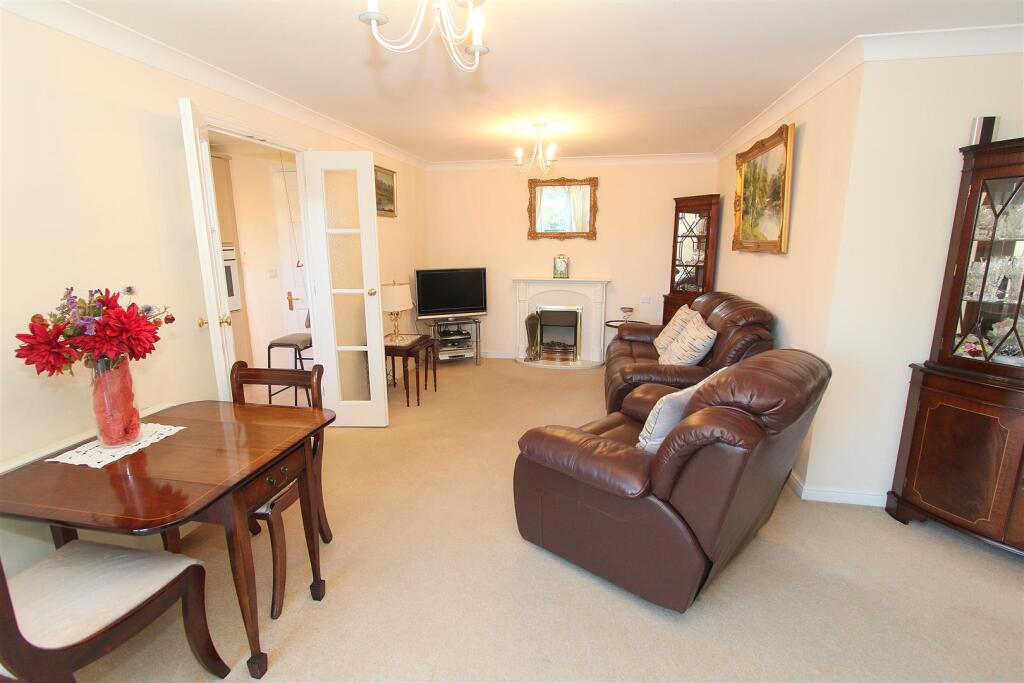 1-bed other on Calverley Court, Kingston Road, Epsom, £180,000