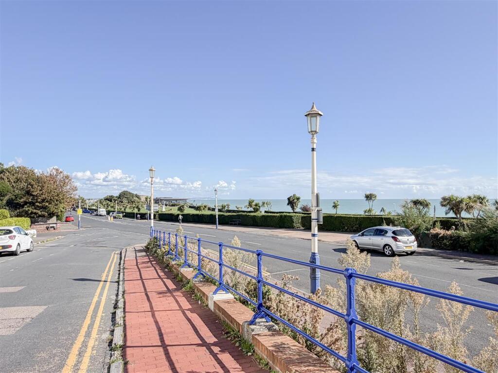 Apartment in Eastbourne, East Sussex - View 2