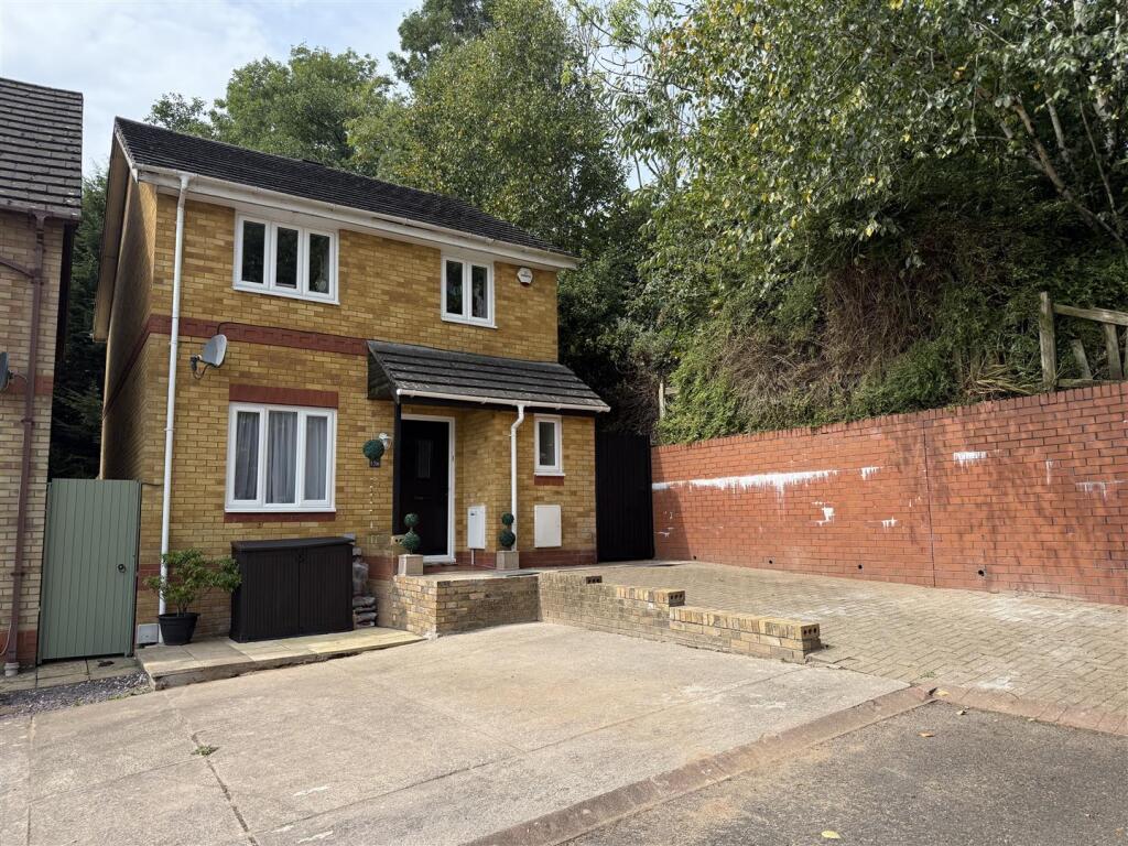 Main image of property: Clos Y Carlwm, Cardiff