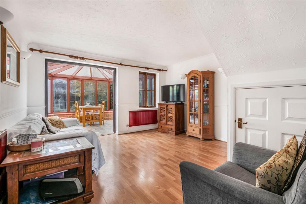 Park Close, Sonning Common, RG4 photo 2