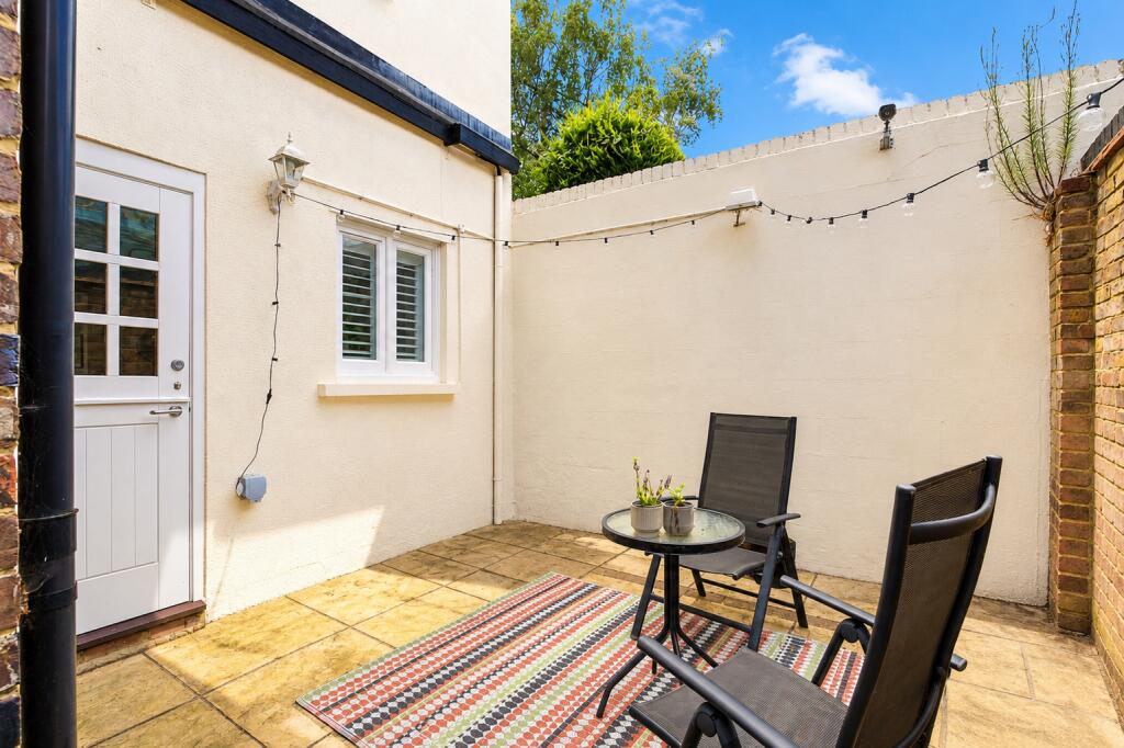 Apartment in Harpenden, Southdown - View 3