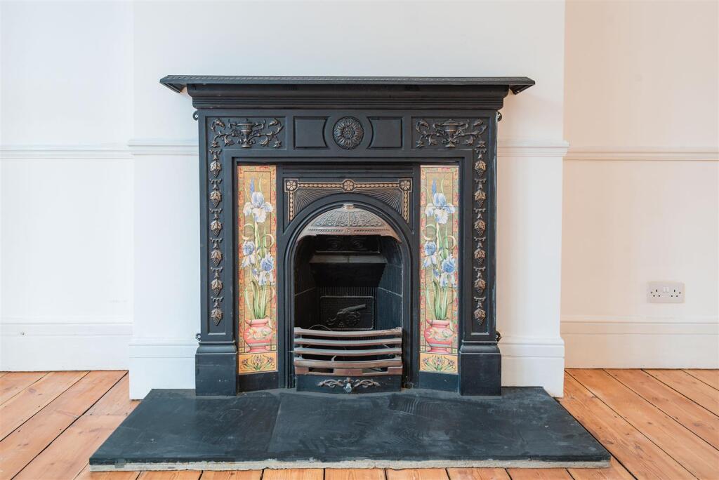 House in London, Leyton - More