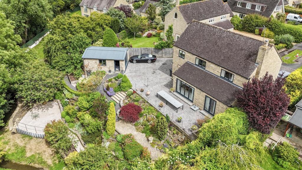 Main image of property: Cotswold Close, Tredington, CV36