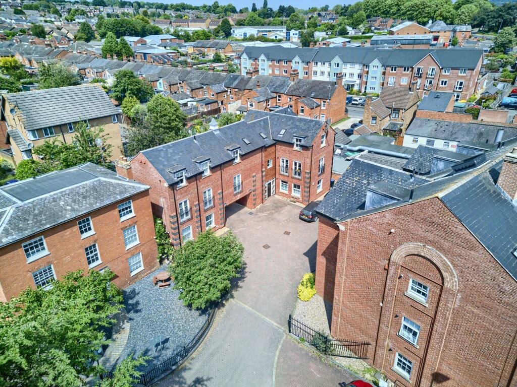 2-bed flat on St. Marys Road, Market Harborough, LE16, £165,000