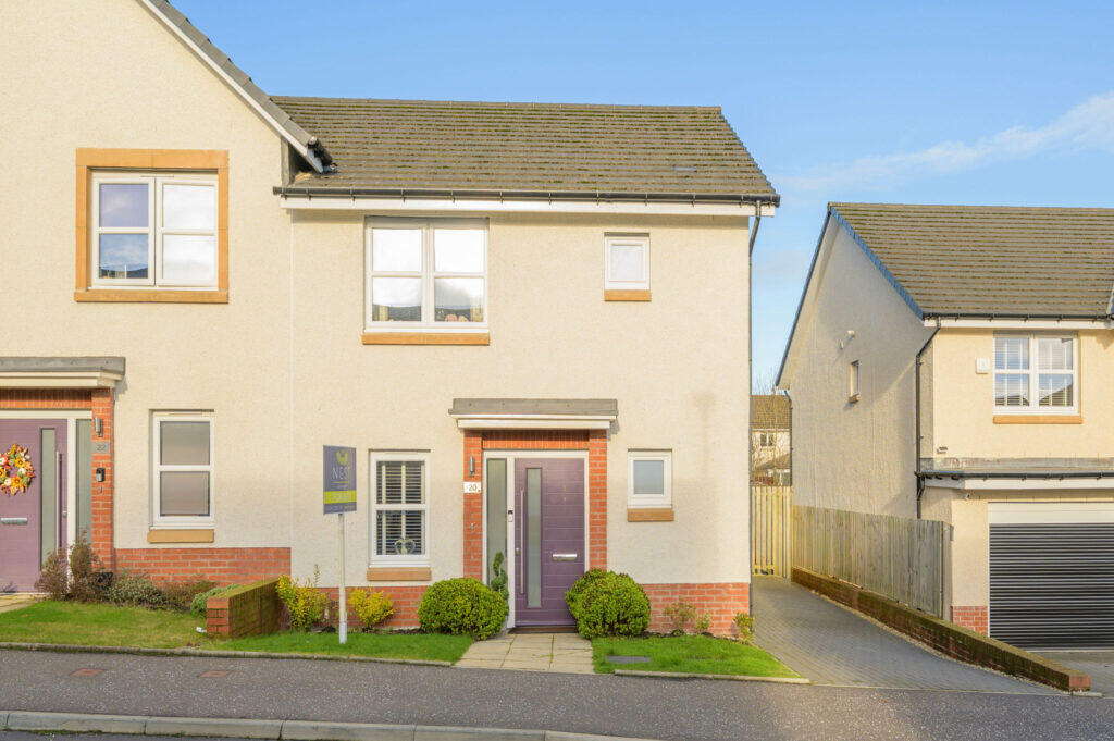 3-bed semi-detached on Toptowie Drive, Denny, £235,000