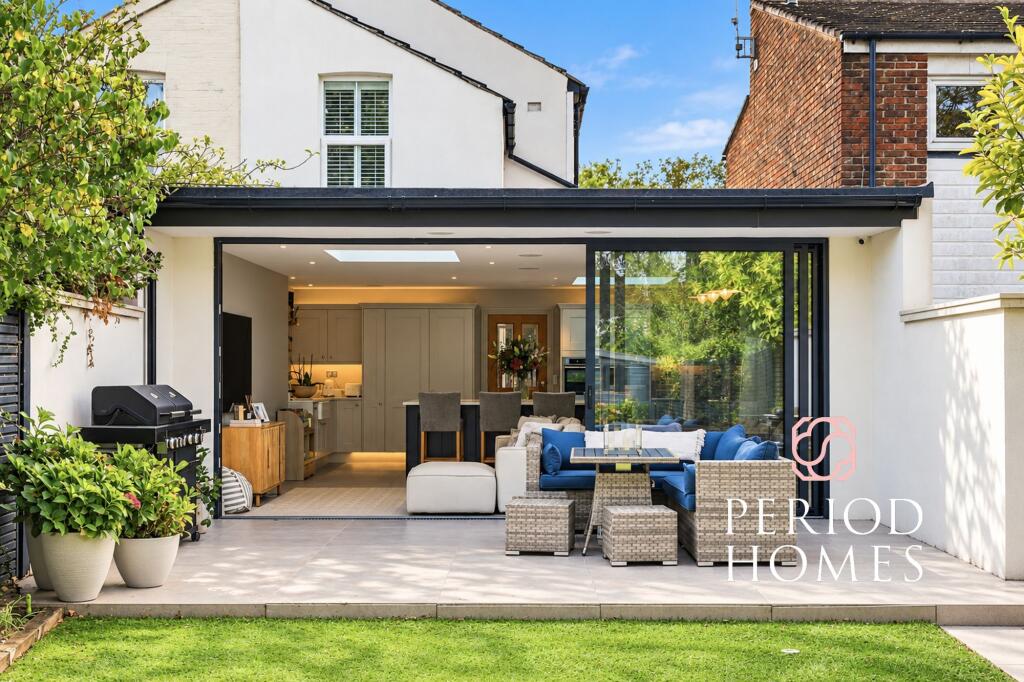 House in Basildon, Queens Park, Billericay - More
