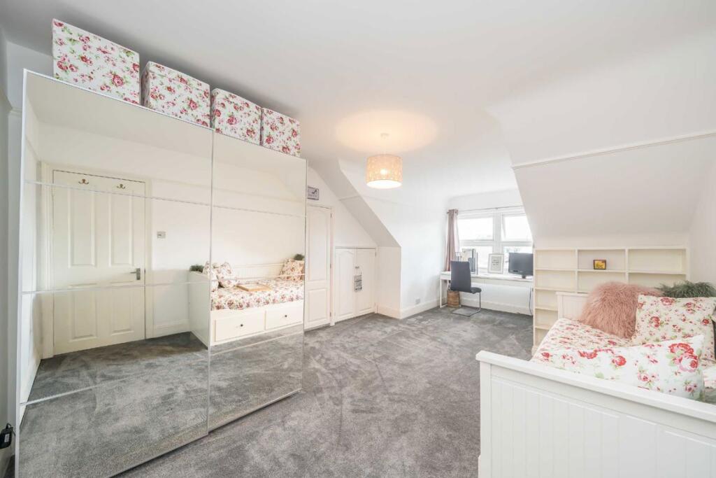 Apartment in London - View 5