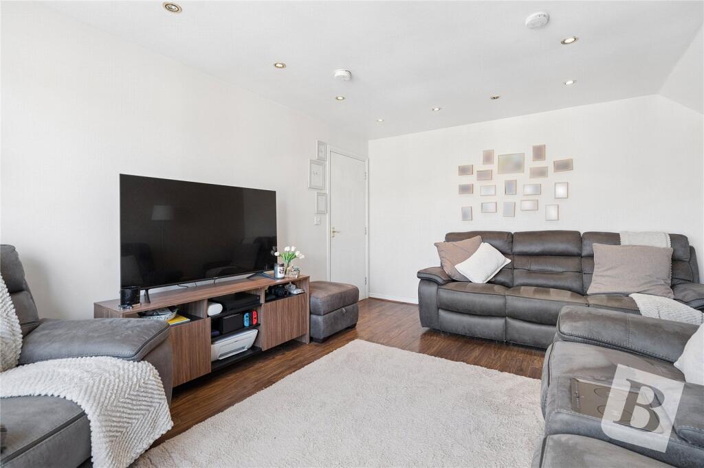 Apartment in Basildon, Wickford - View 3