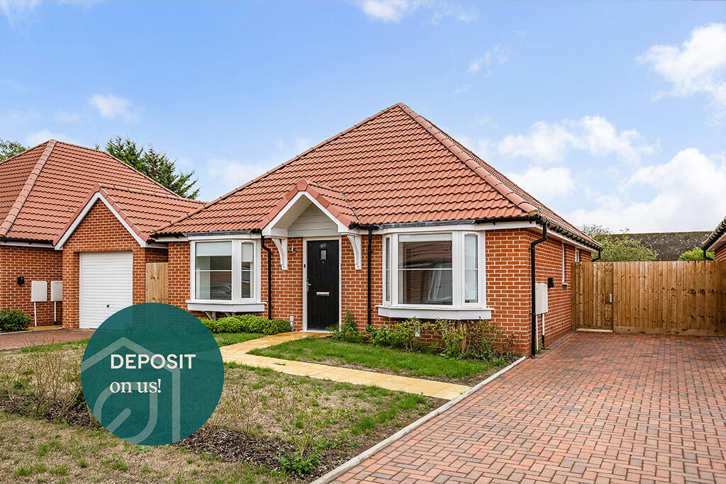 Main image of property: Leaf Living at Finches Park, Frinton-On-Sea, Essex, CO13