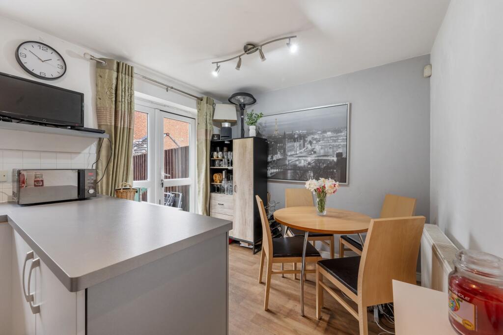 Kingsbury Close, Tottington photo 3