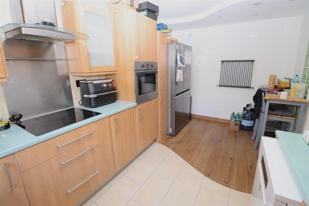 House in London, Pilgrim Estate, Hanwell - View 5