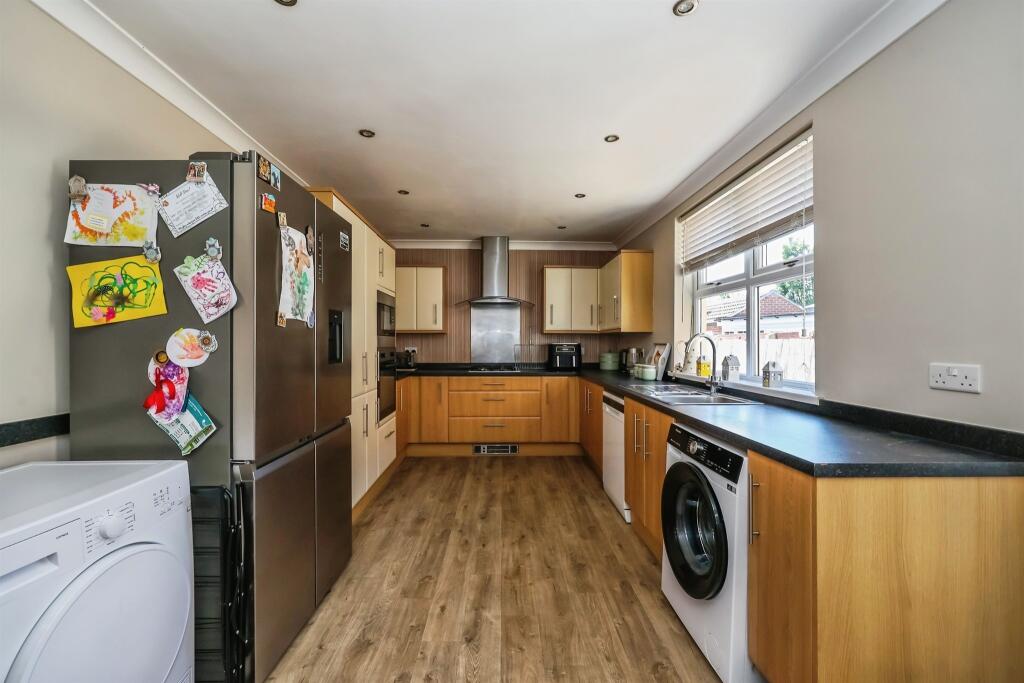 Diamond Avenue, Kirkby-In-Ashfield, Nottingham - View 3
