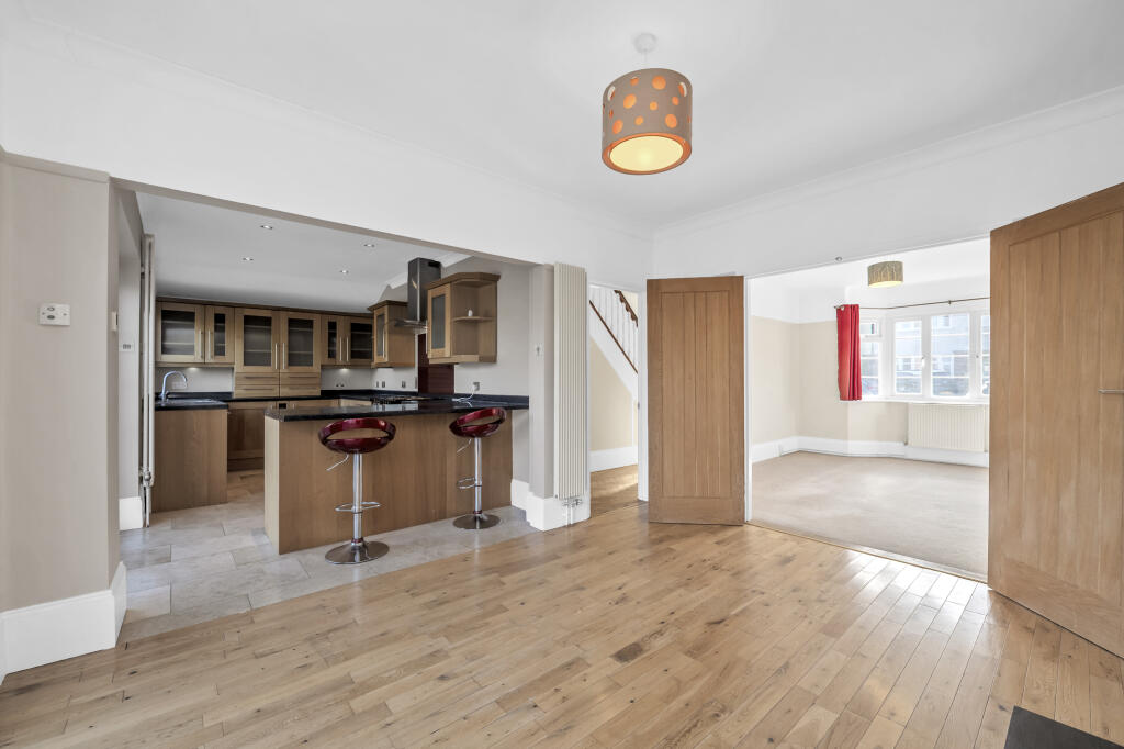 House in West Suffolk, Priors Estate, Bury St Edmunds - More