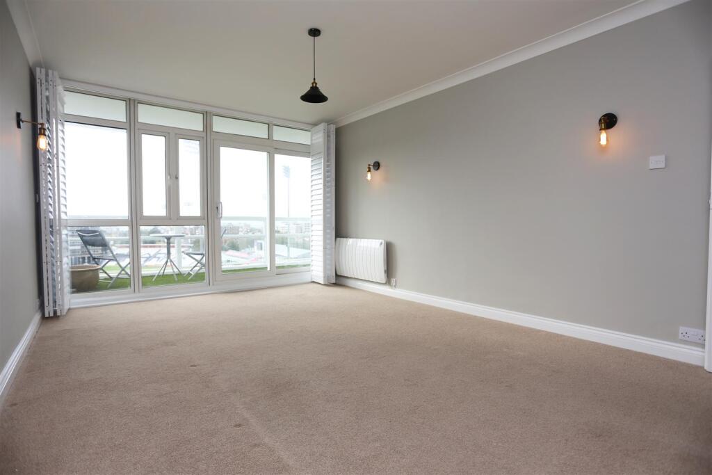 Apartment in Hove, Brunswick - View 5
