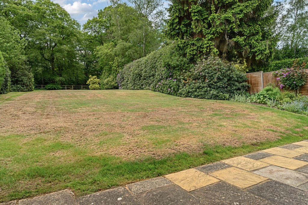 House in Gerrards Cross - View 2