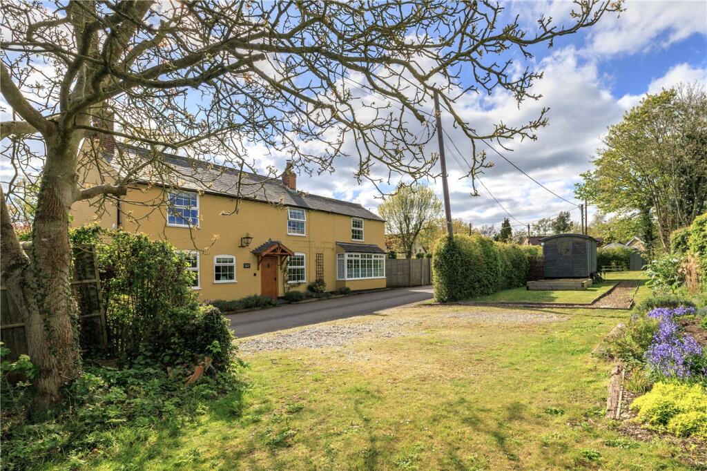 3-bed detached on The Street, Brampton, Beccles, Suffolk, NR34, £675,000