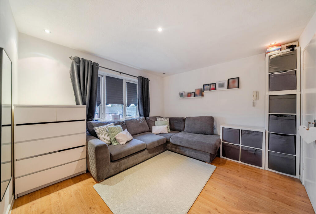 Apartment in Croydon - View 5