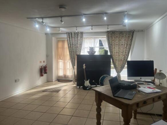 Photo 6