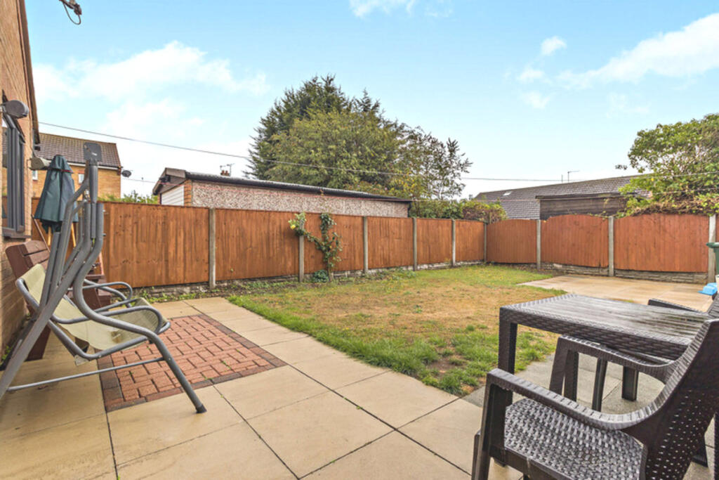 House in Doncaster, Blaxton - View 4