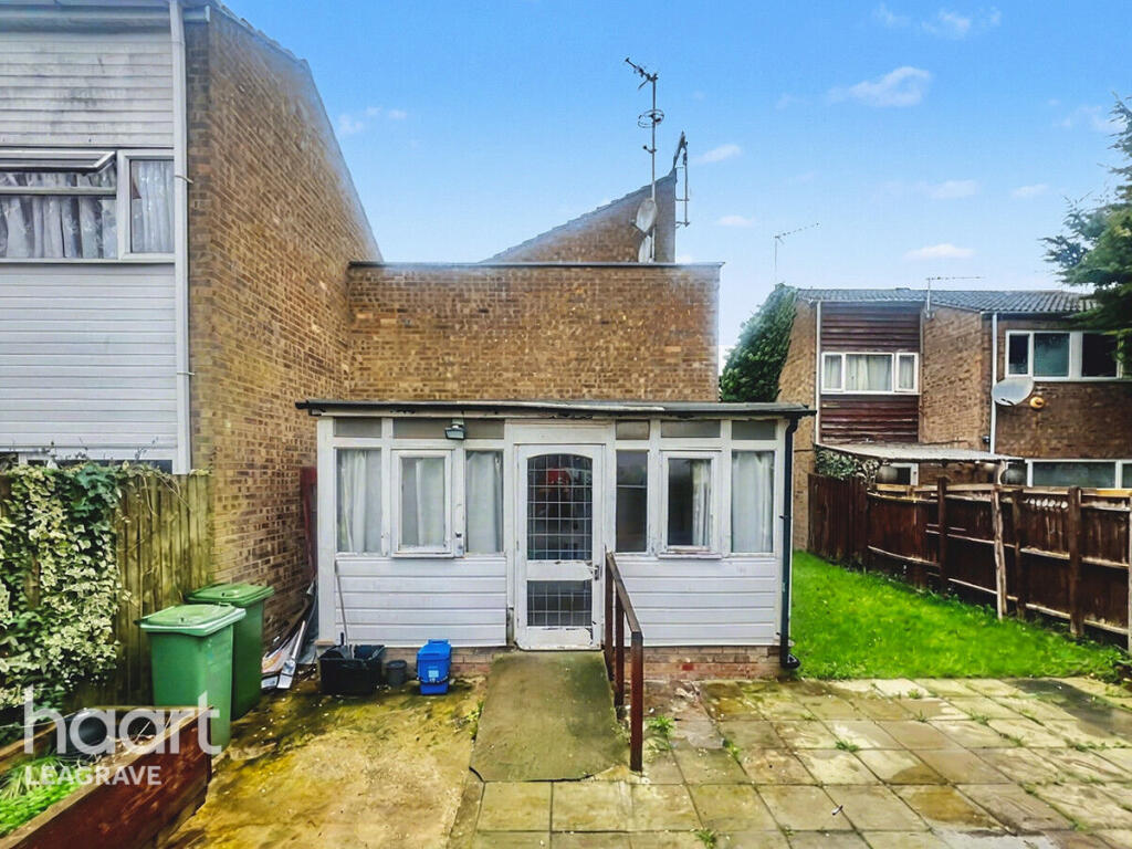 1-bed flat on Winchester Gardens, Luton, £140,000