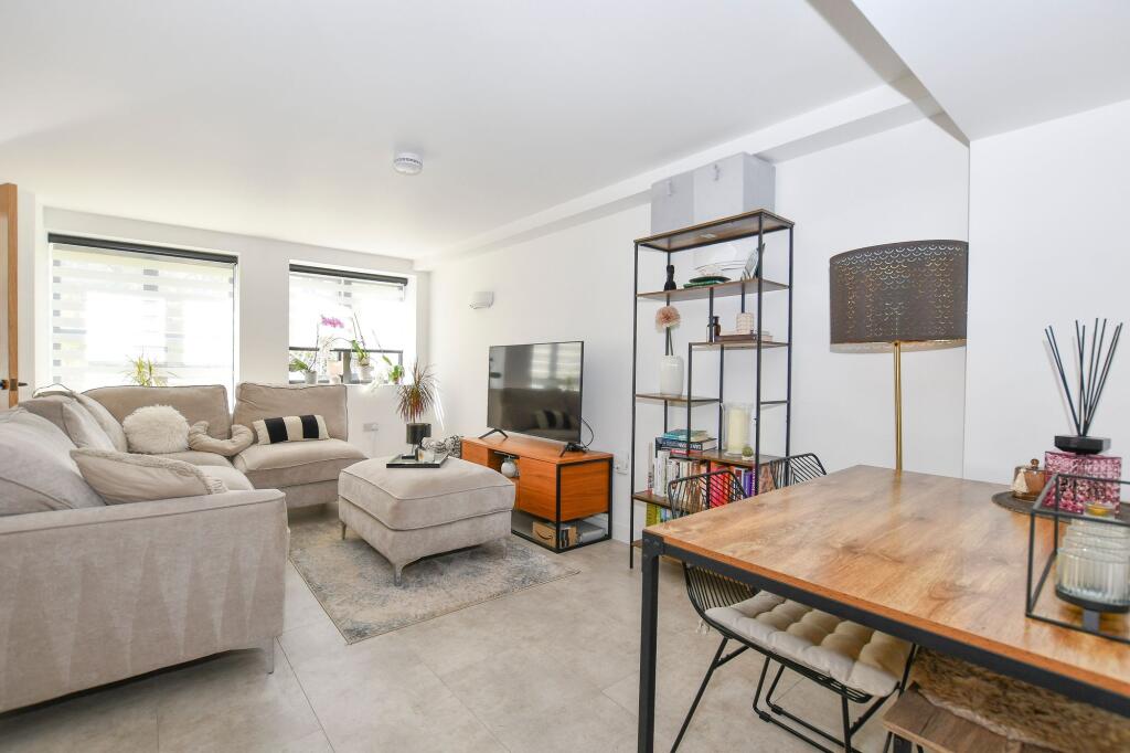 Apartment in St Albans - View 2
