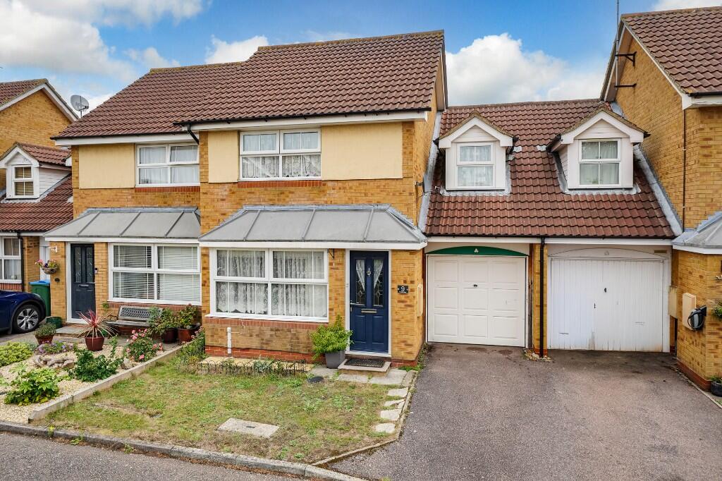 Main image of property: Puffin Way, Aylesbury, Bucks, HP19 0UQ