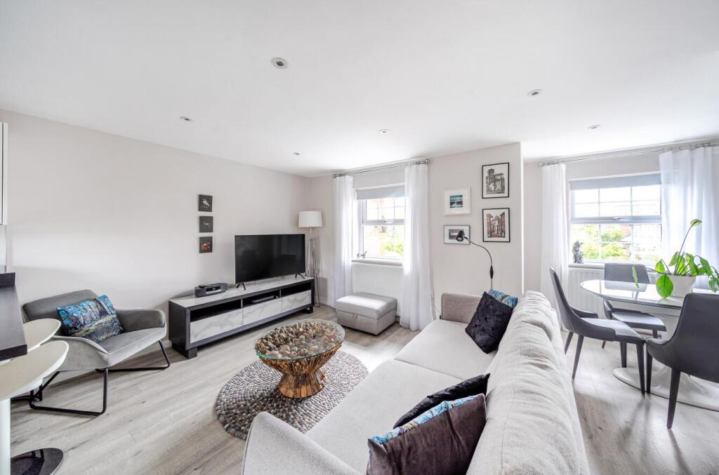2, John Fulkes Avenue, Thame photo 4