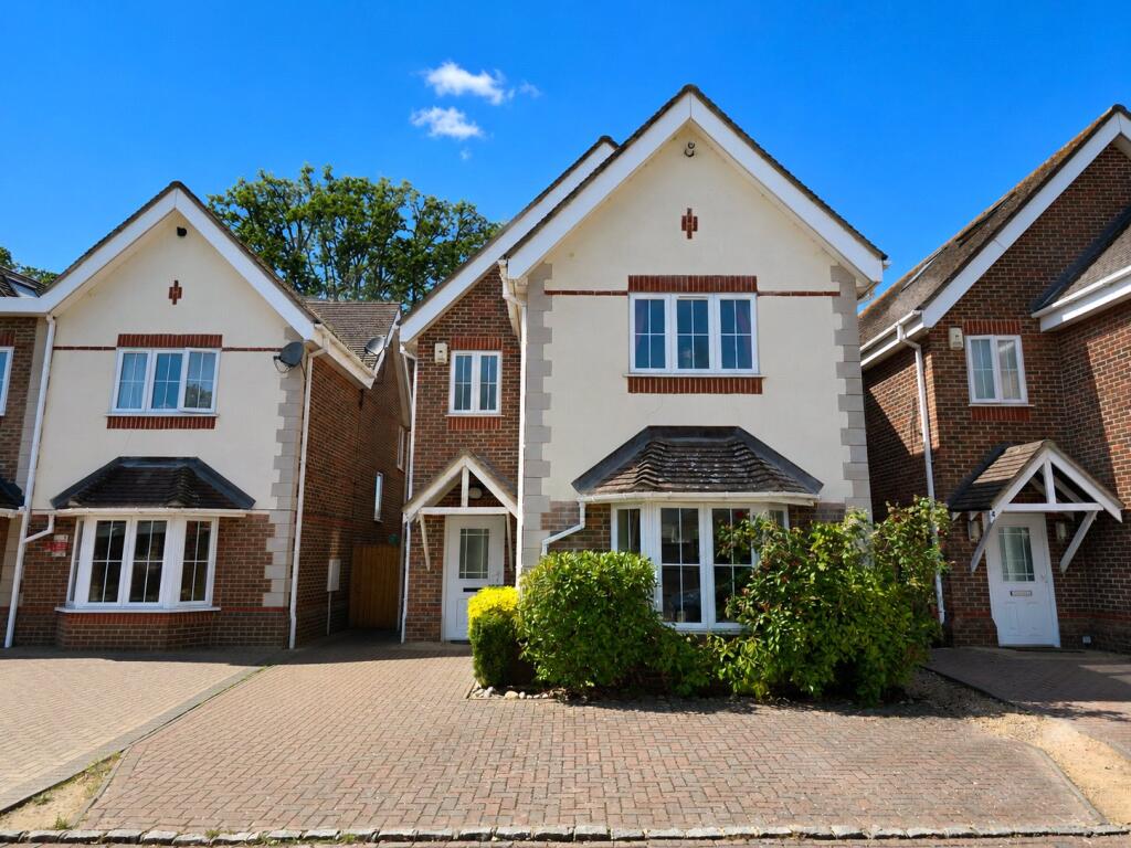 Main image of property: Oakview Gardens, Langley, Greater London, SL3