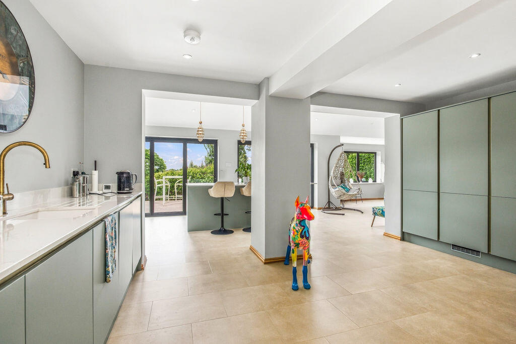 House in Haywards Heath, Bolney - View 5