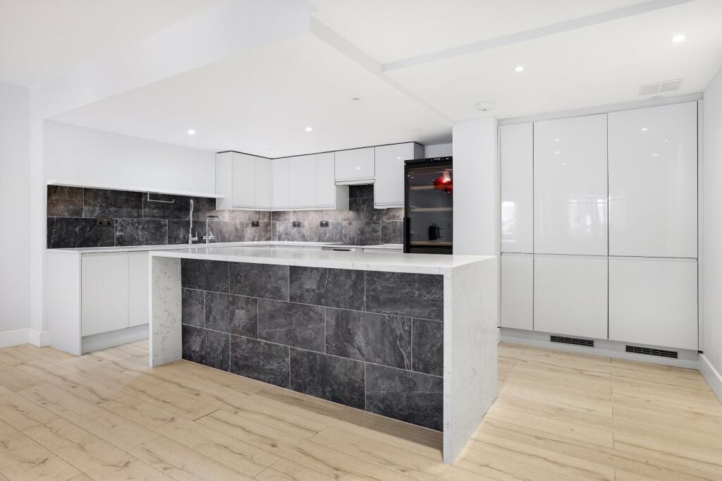 Apartment in London - View 5