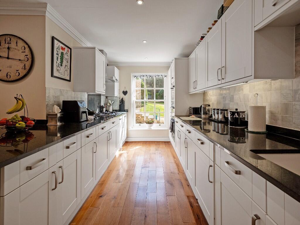 Apartment in Slough - View 5