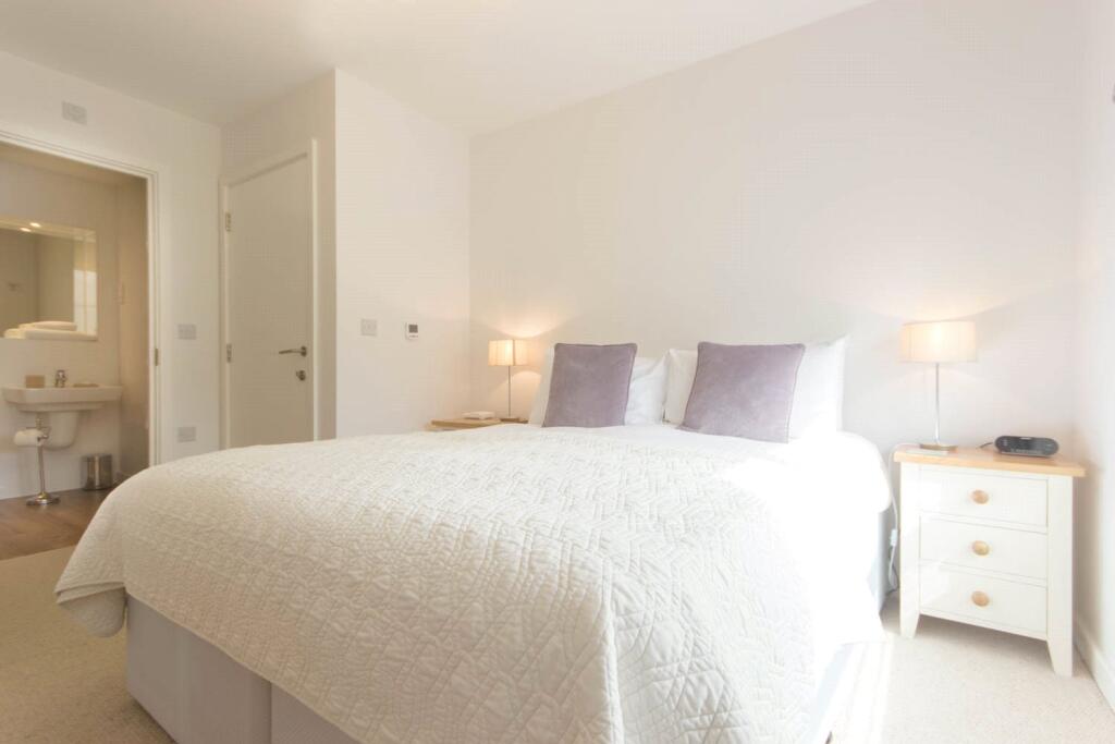 Apartment in Cambridge - View 4