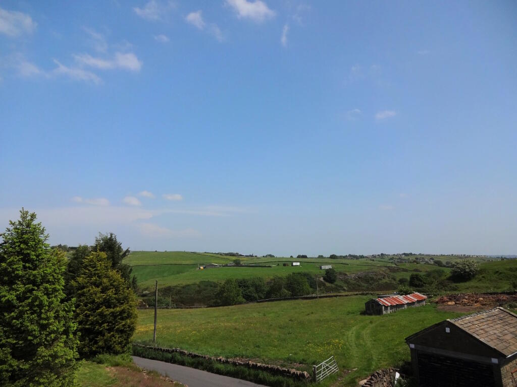 House in Bradford, West Yorkshire - View 3