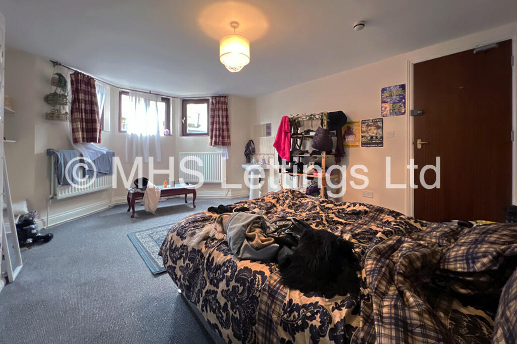 8 bedroom terraced house for rent