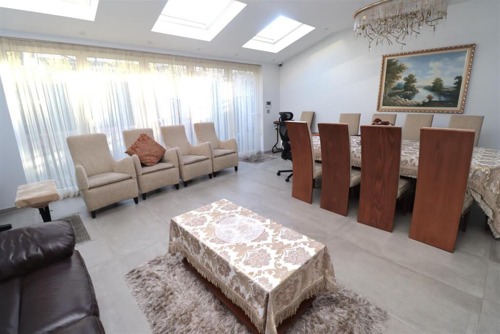 House in London, Golders Green - View 2