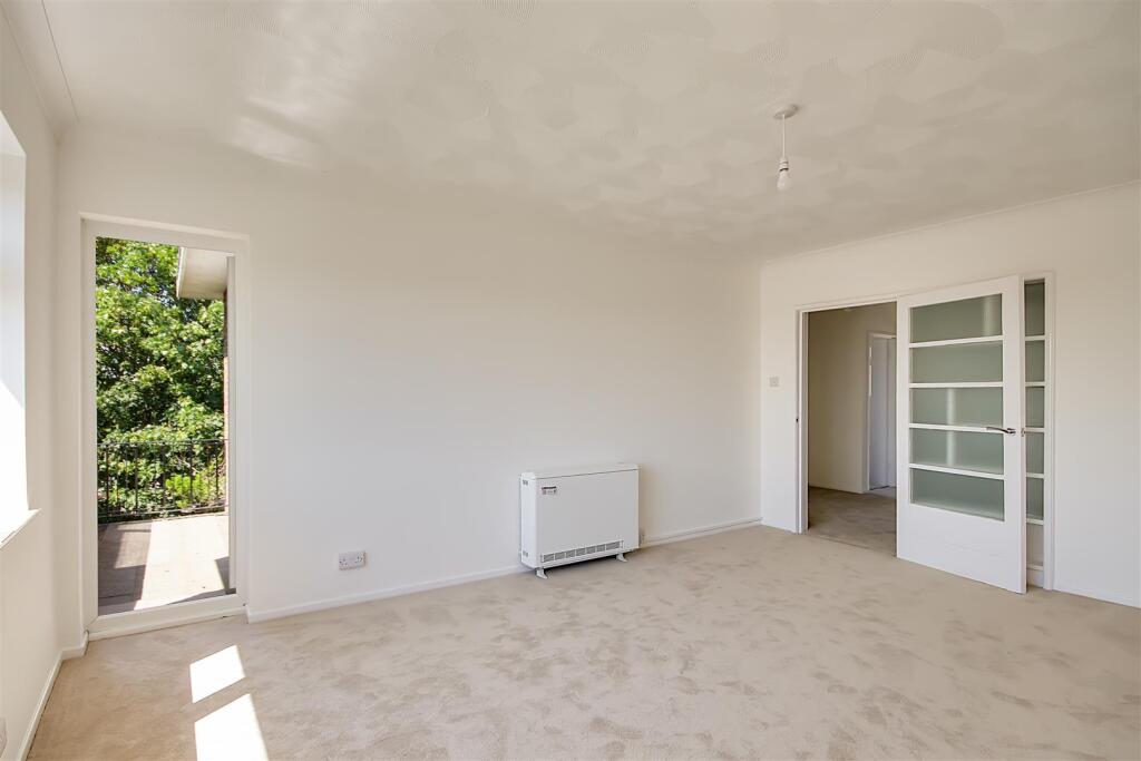 Wallace Court, West Worthing, BN11 - View 3