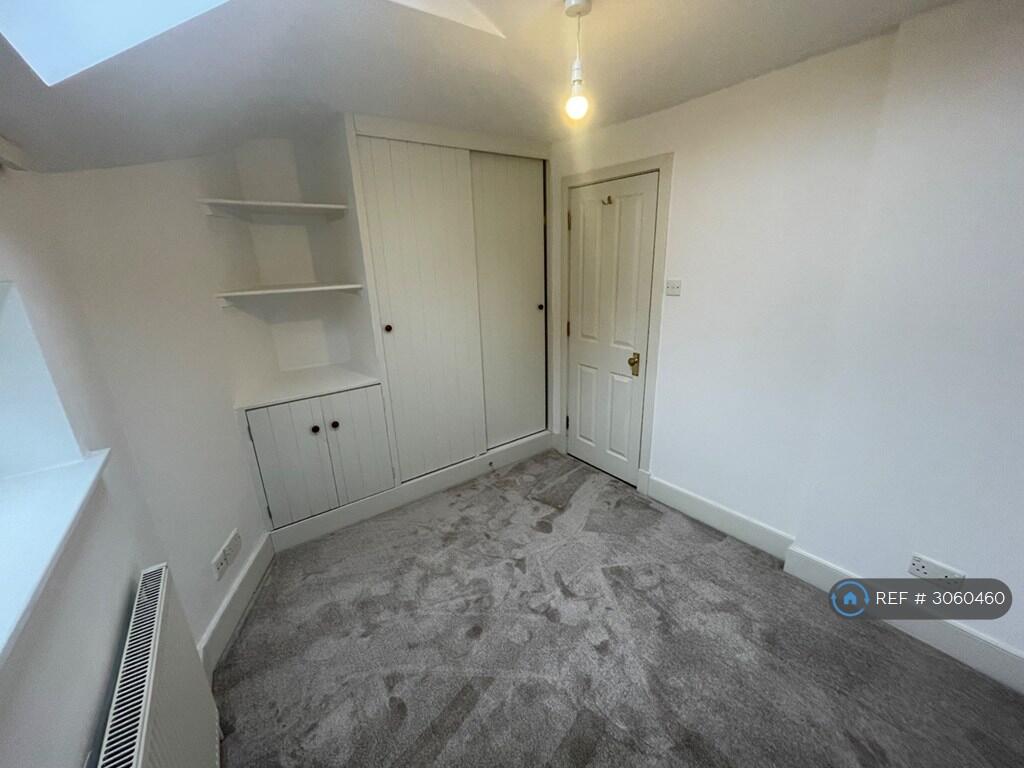 Apartment in Gloucester - View 4