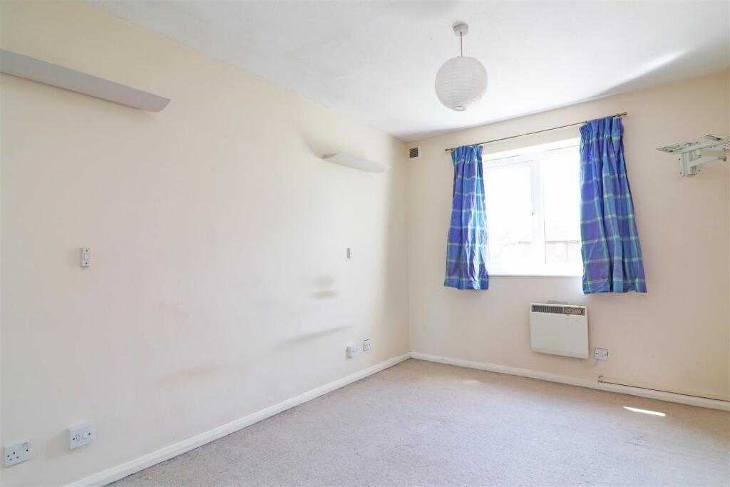 Apartment in Redhill - View 5