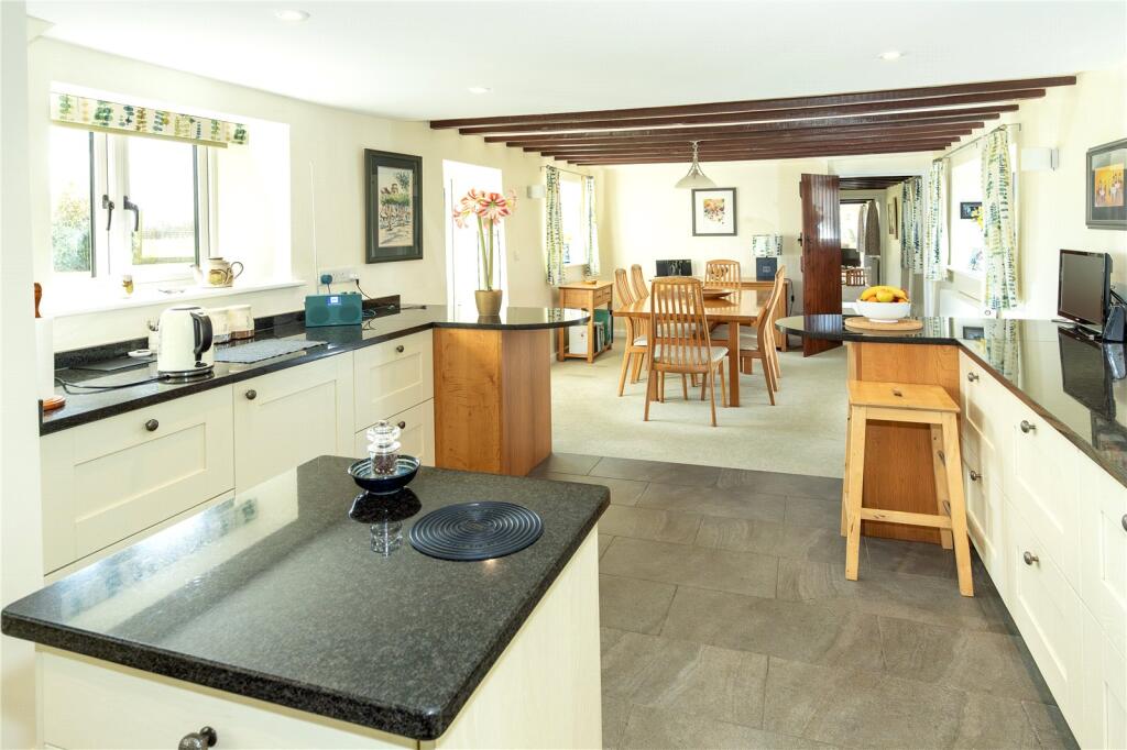 House in Kington Magna, Bowden - More
