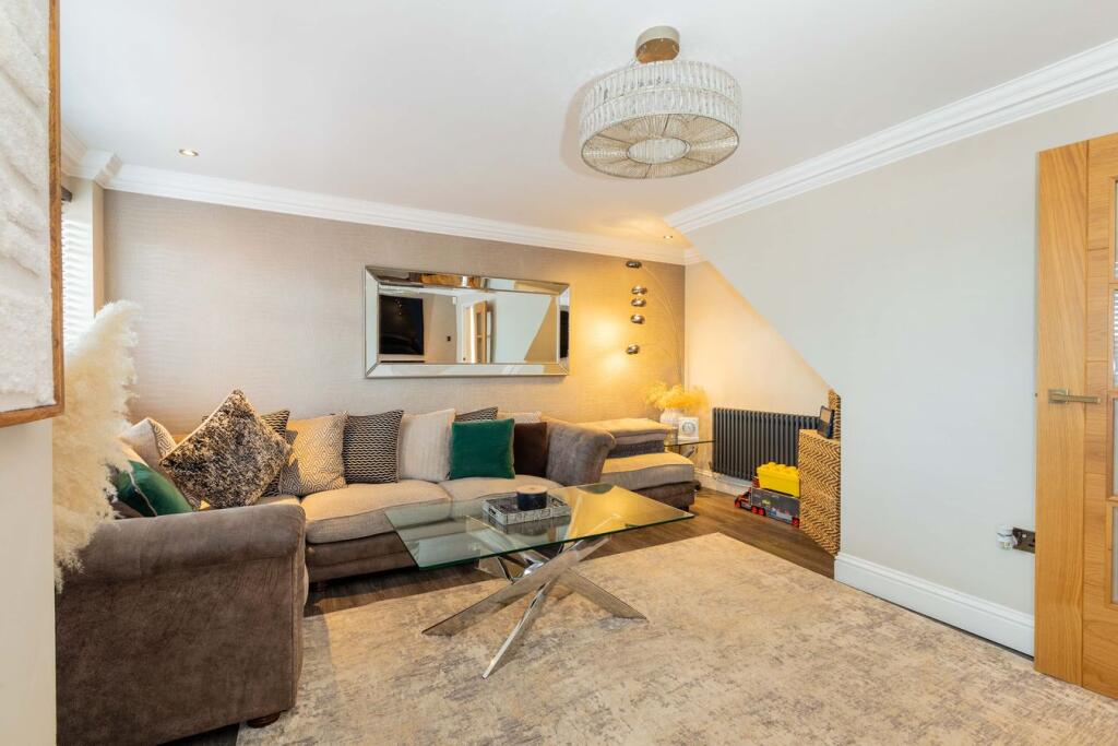 House in Slough - View 4