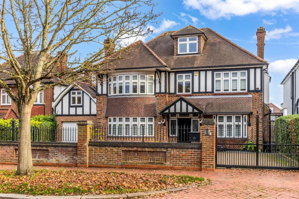 Main image of property: Broad Walk, Winchmore Hill, N21