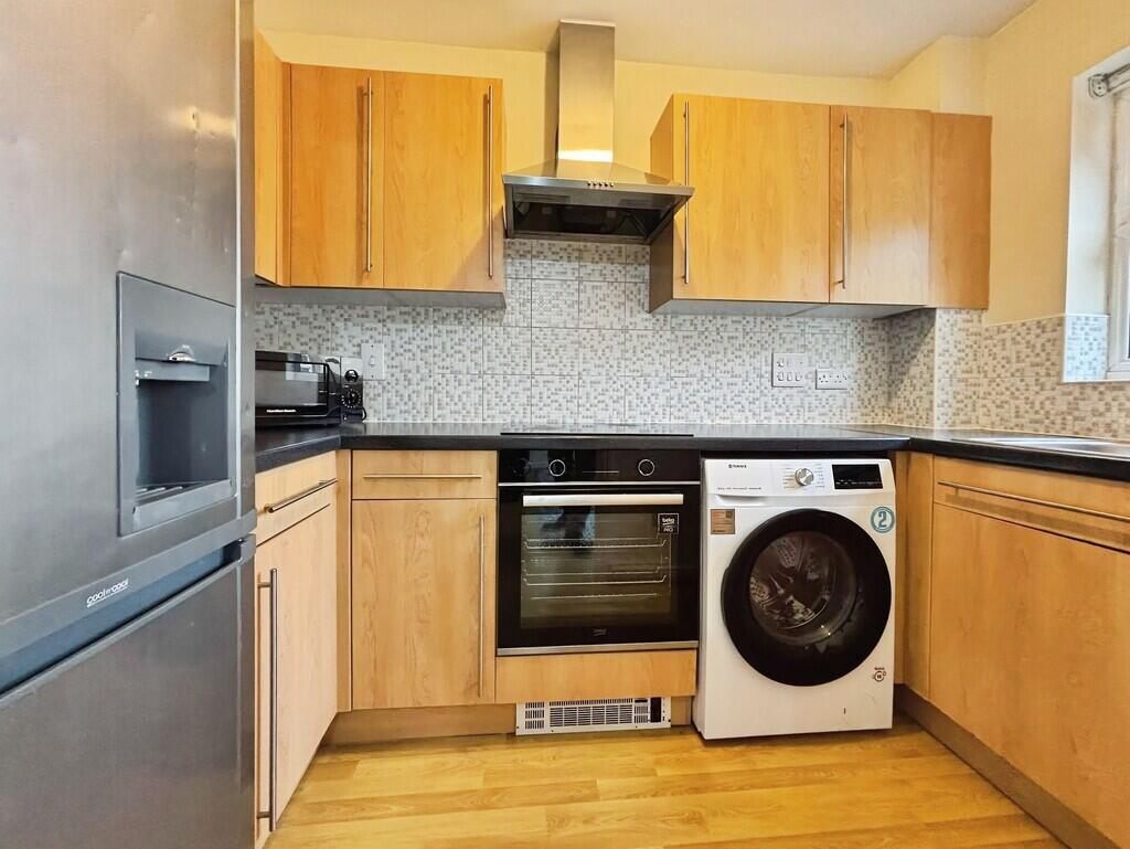 Apartment in Leeds, Town End, Farnley - View 2