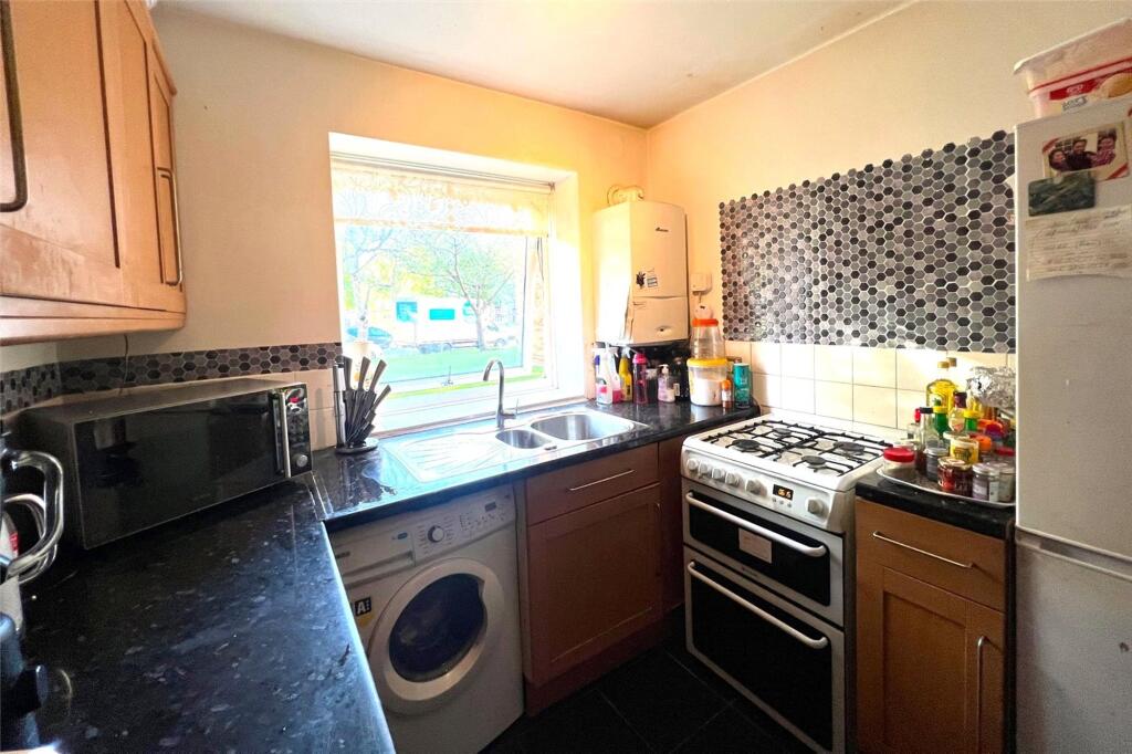 Apartment in Sutton - View 4