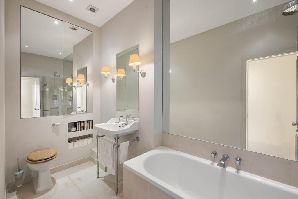 Apartment in London - View 5