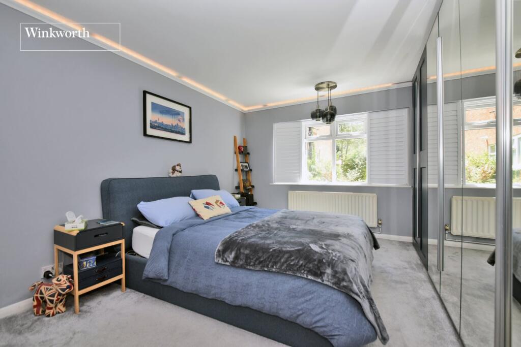Beddington Gardens, Wallington, SM6 - More