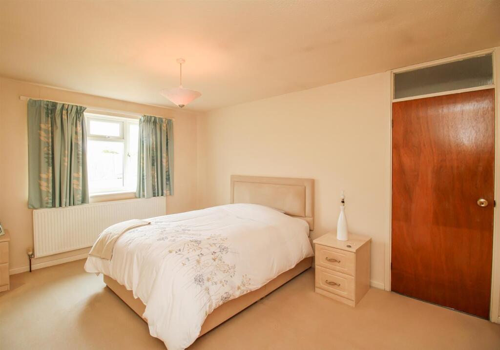 House in Wakefield - View 5