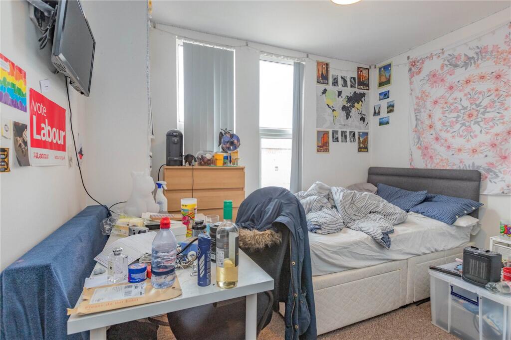 6 bedroom house for rent