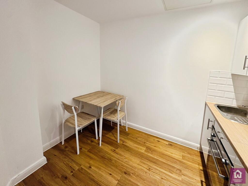 Apartment in Salford, Greater Manchester - View 4
