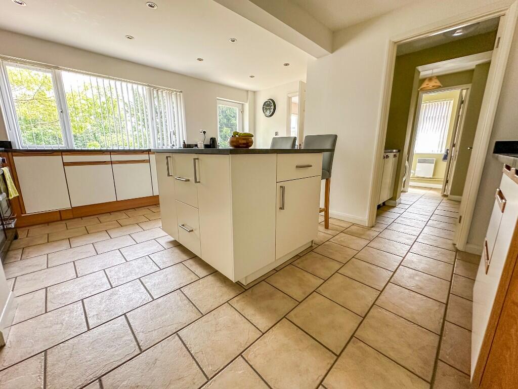 Kingsmead, Lechlade, Gloucestershire, GL7 photo 3